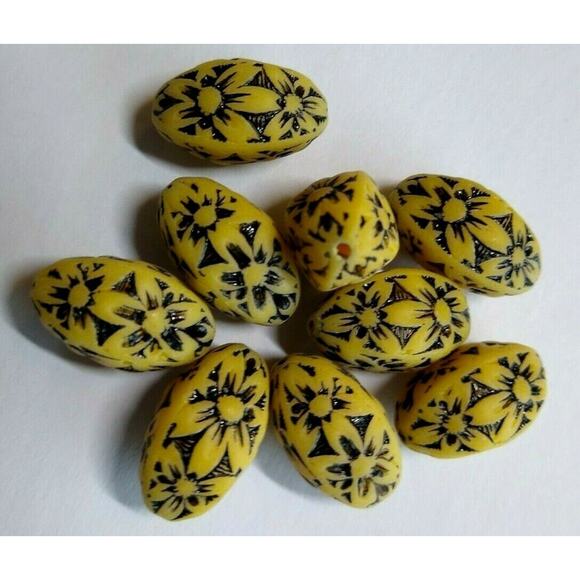 9 Yellow Black Embossed Acrylic 18mm Flower Beads Flower Power Hippy Groovy Cool - Picture 2 of 5